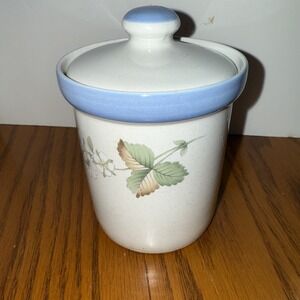 Vintage Savoir Vivre Tea Canister with Fruit‎ Accents